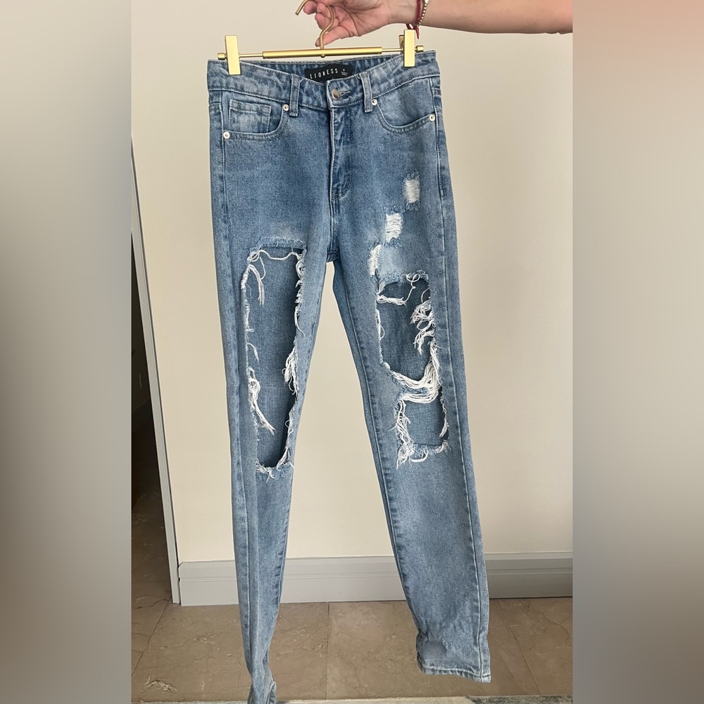 Lioness Heavily Distressed Blue Jeans👖💙